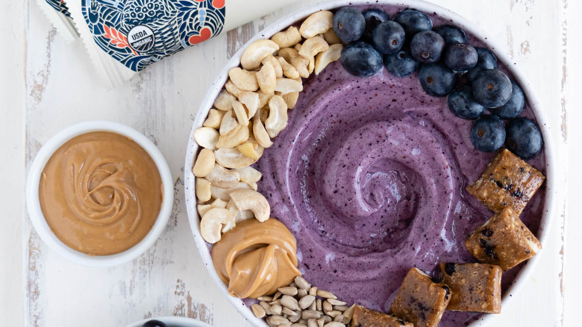 Blueberry Muffin Smoothie Bowl
