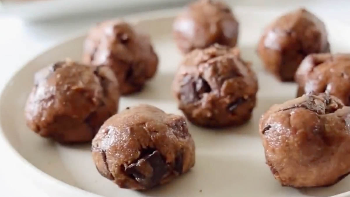 Chocolate Peanut Butter Protein Bites