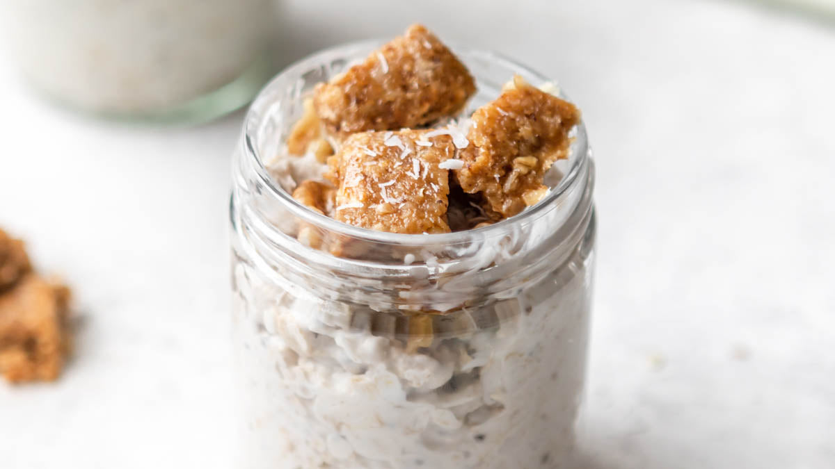 Granola and Coconut Overnight Oats